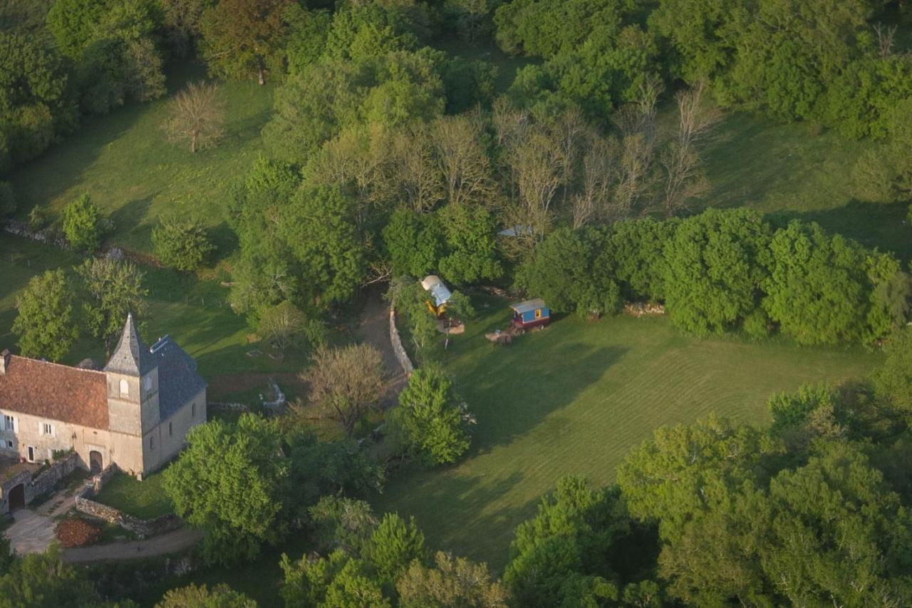 Les Roulottes Du Lot Bed & Breakfast Gramat Exterior photo